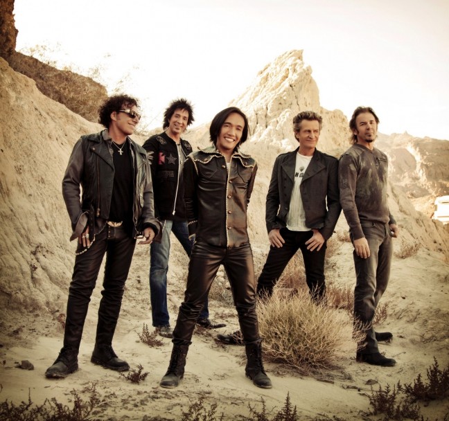 JOURNEY2-Image-Credit-Travis-Shinn-L-R-Neal-Schon-Deen-Castronovo-Arnel-Pineda-front-Ross-Valory-Jonathan-Cain-supplied-RF-07.02.13